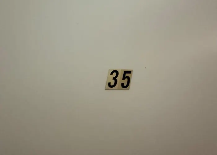 Spacious For 2 I Free Parking Apartment